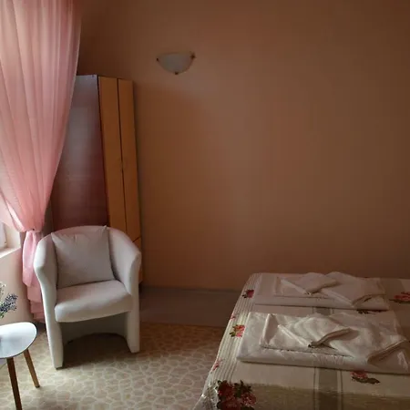 Dimana Къща за гости 3*